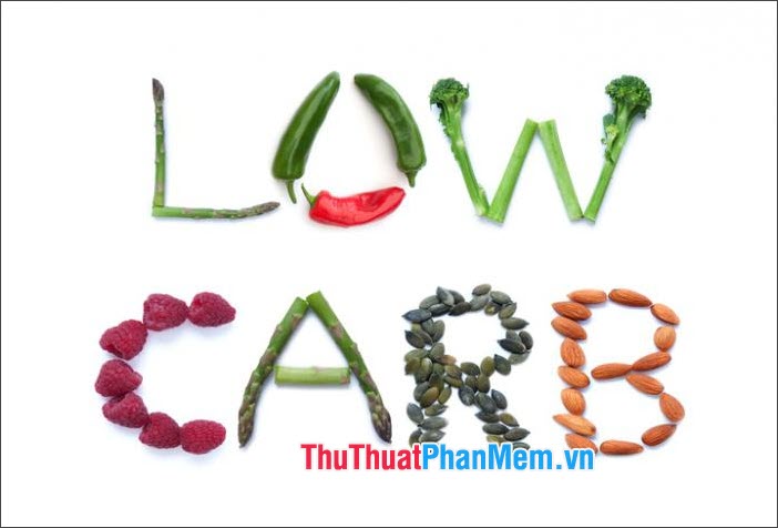 Low Carb (Low-Carbohydrate) nghĩa là ít đường và tinh bột, đây là chế độ ăn kiêng dành cho người muốn giảm cân và giữ dáng.