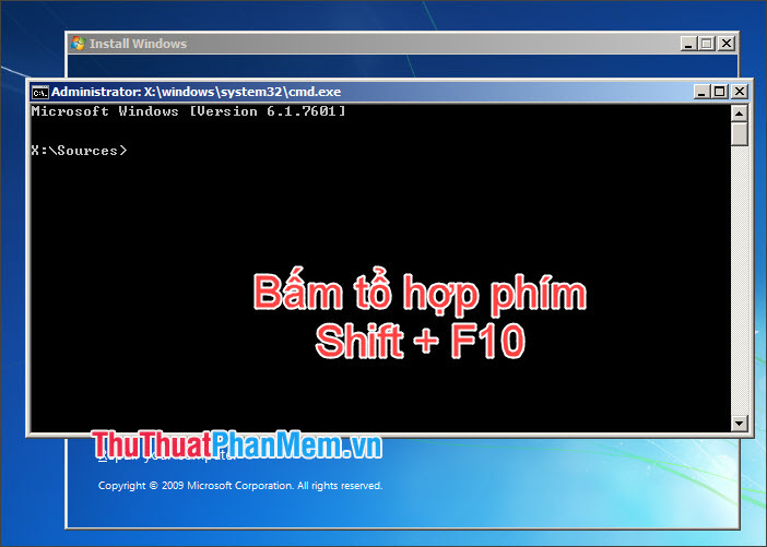Nhấn phím tắt Shift + F10 và cửa sổ Command Prompt sẽ xuất hiện trên màn hình của bạn.