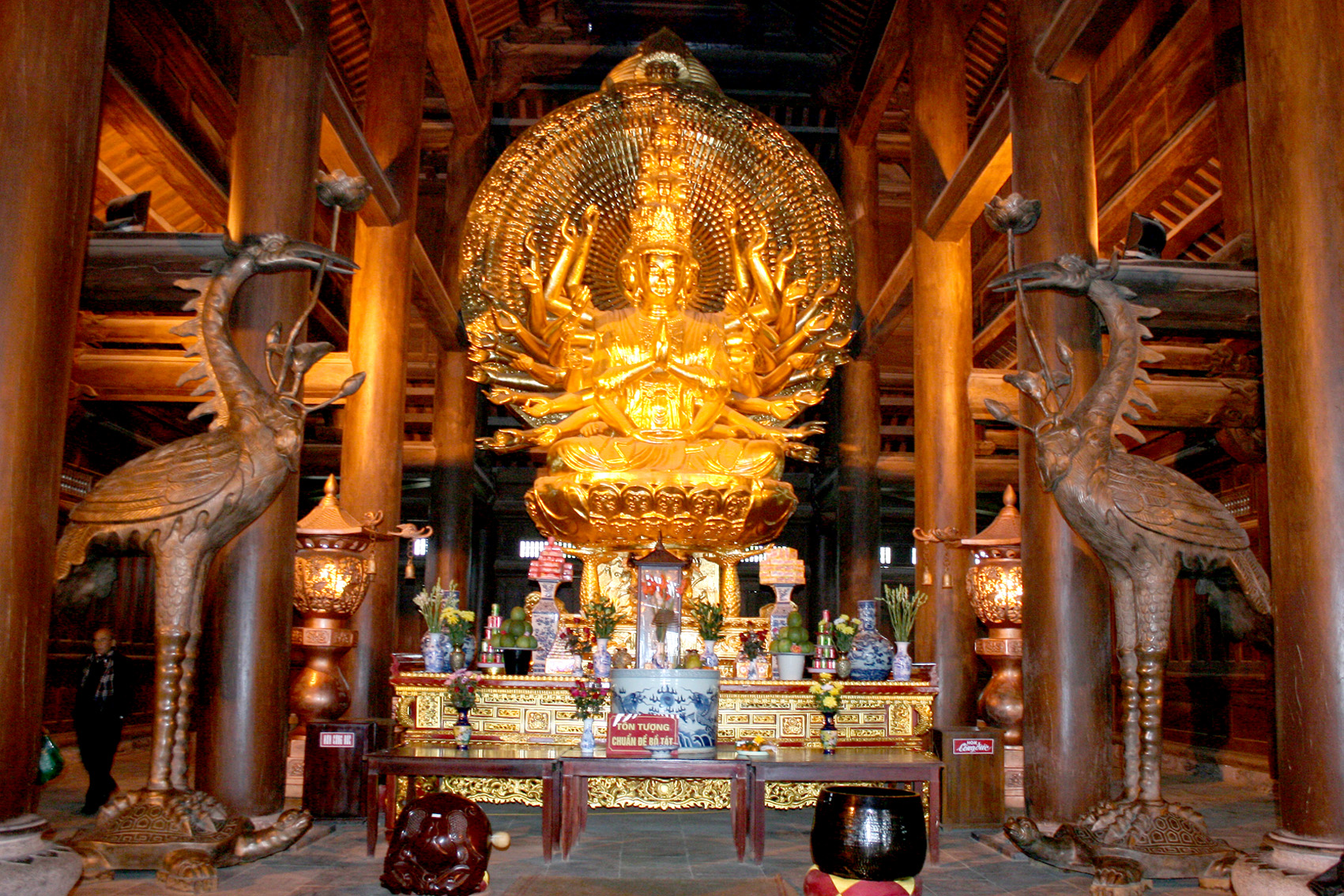 Hình ảnh Đức Phật nghìn mắt nghìn tay ở chùa Bái Đính
