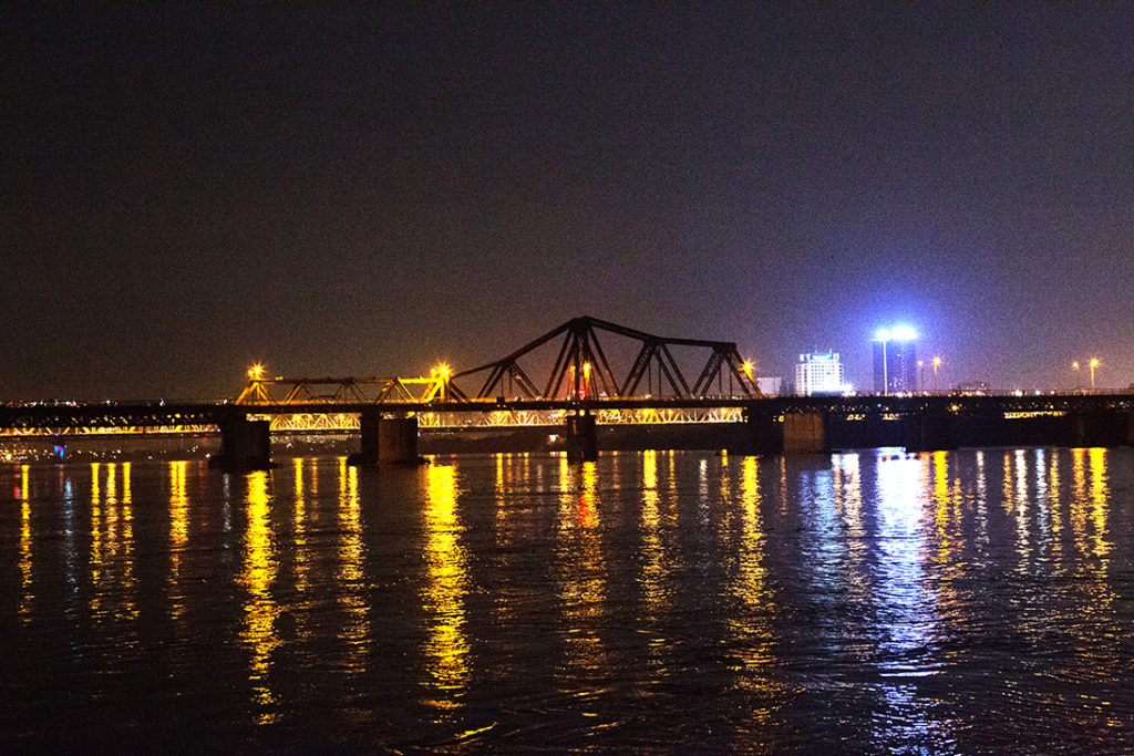 Hình ảnh sông Hồng lúc về đêm