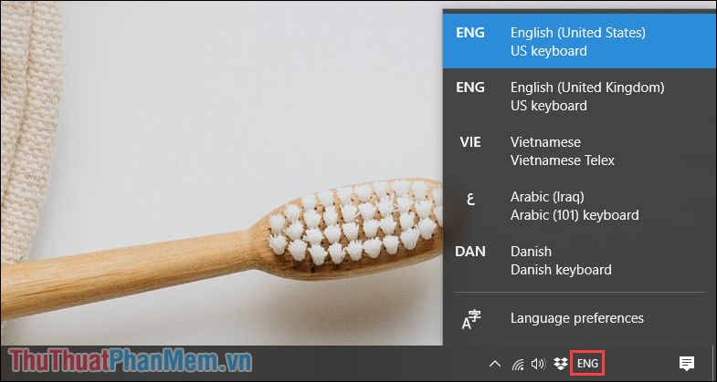 Chọn biểu tượng ngôn ngữ bên trên thanh Taskbar