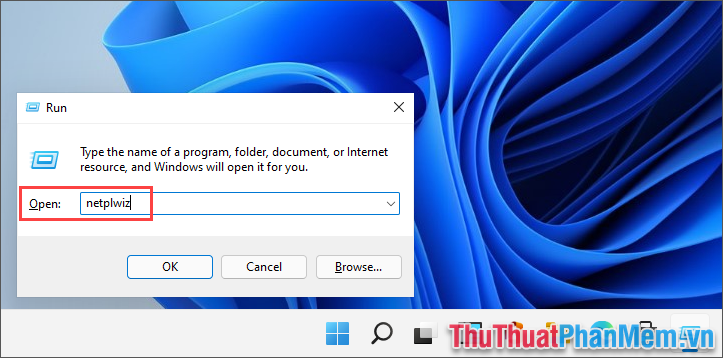 Nhấn tổ hợp Windows + R để mở cửa sổ RUN và gõ netplwiz để mở