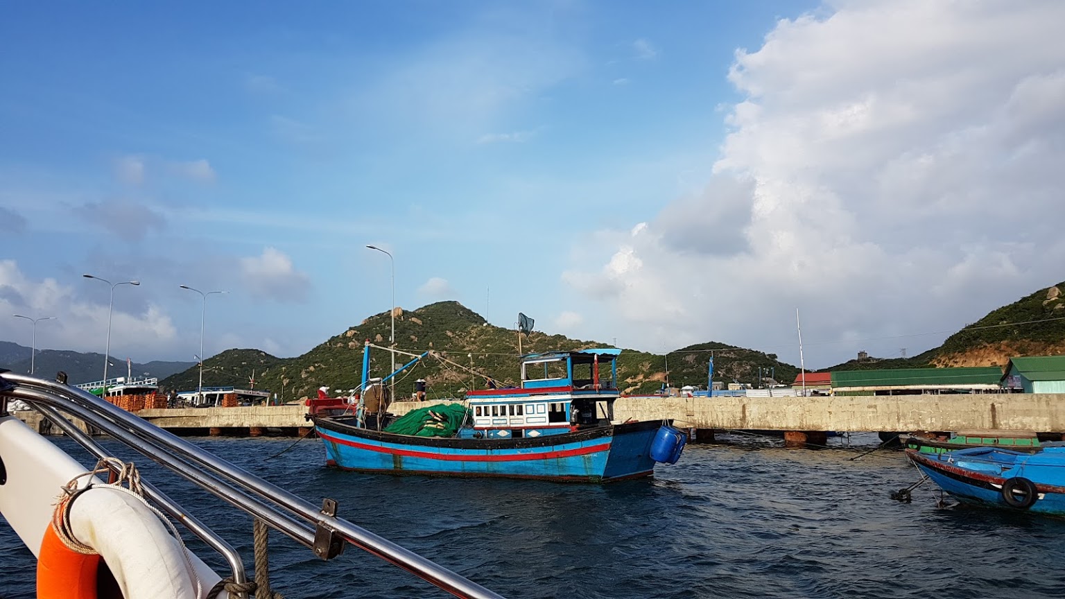 Ảnh cảng tàu đảo Bình Ba