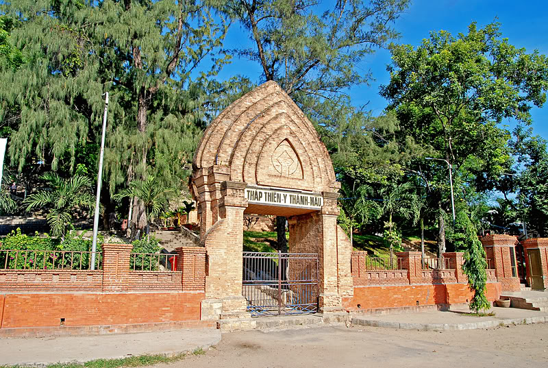 Ảnh đẹp cổng vào tháp bà Ponagar