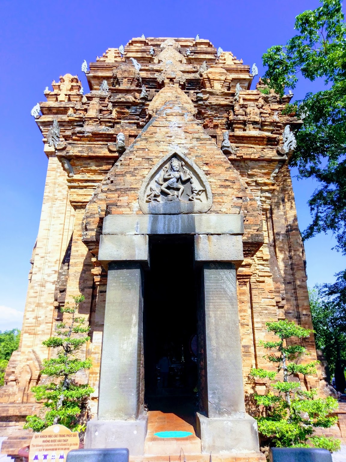 Ảnh cửa đền bà Ponagar