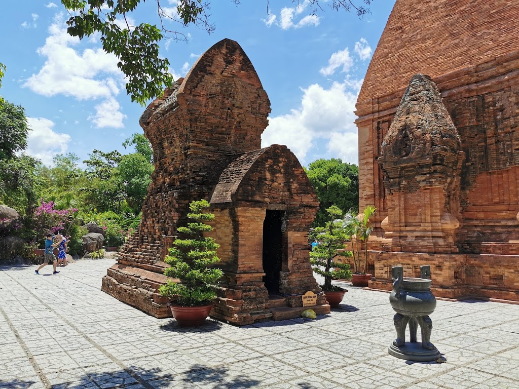 Hình ảnh Tháp Bà Ponagar thu nhỏ ở Đông Nam Bộ