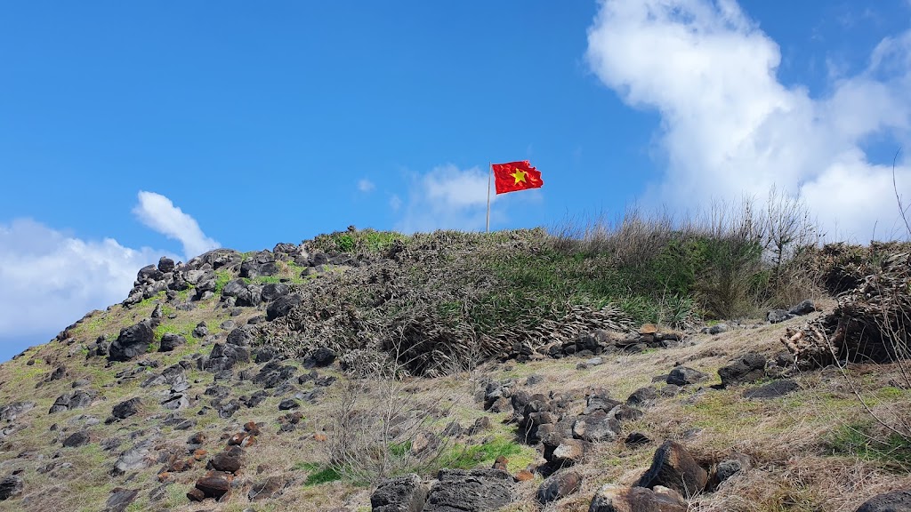 Hình ảnh lá cờ trên đảo Phú Quý