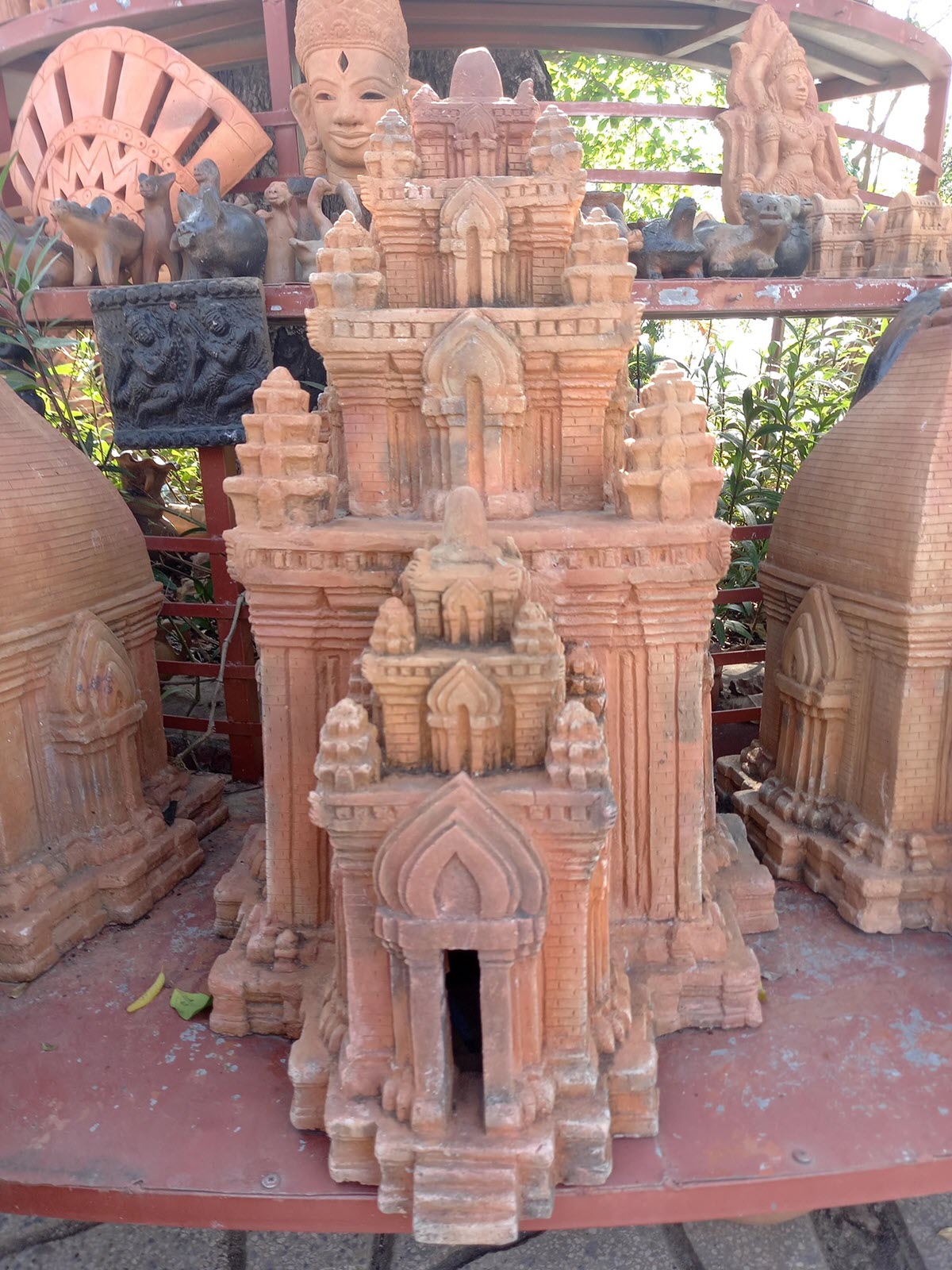Hình ảnh điêu khắc Tháp Bà Ponagar
