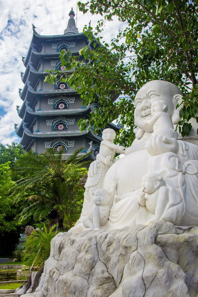 Hình ảnh tháp Xá Lợi trên bán đảo Sơn Trà