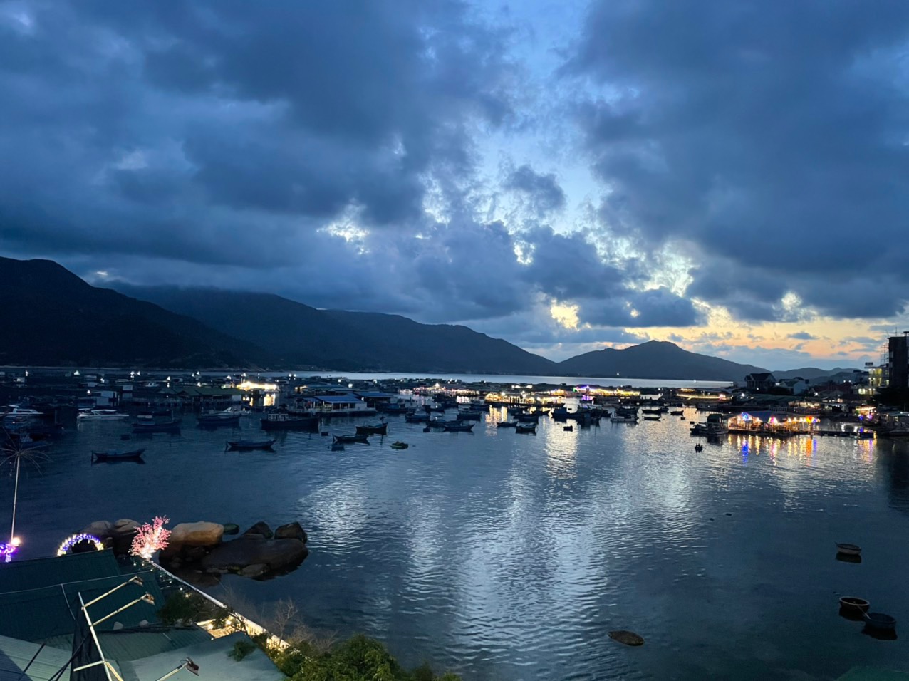 Hình ảnh đảo Bình Hưng buổi tối