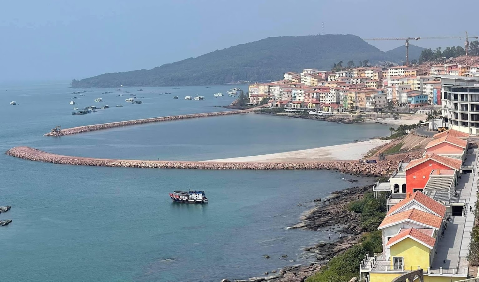 Hình ảnh đảo Phú Quốc đang xây dựng