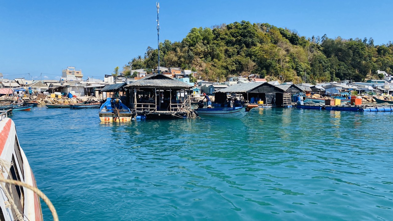Hình ảnh nhà bè đảo Nam Du