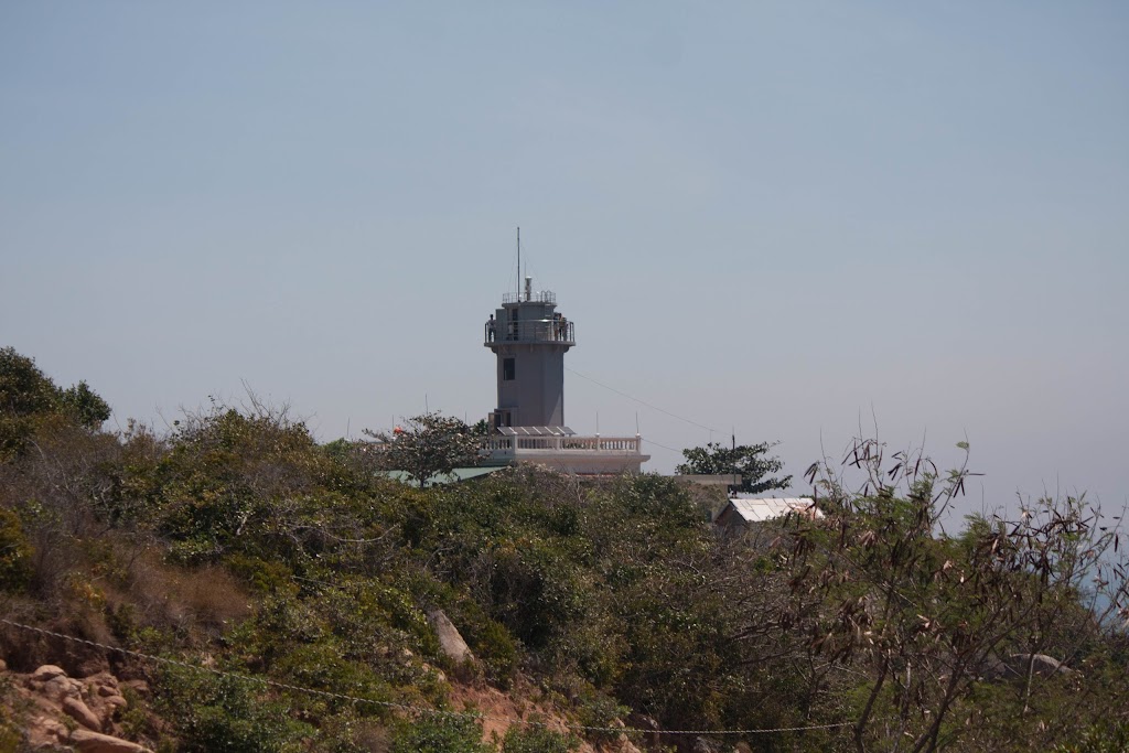 Hình ảnh về ngọn hải đăng trên đảo Bình Hưng