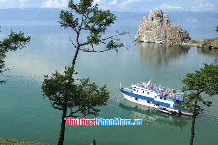 Hồ Baikal nằm ở miền đông Siberia của nước Nga