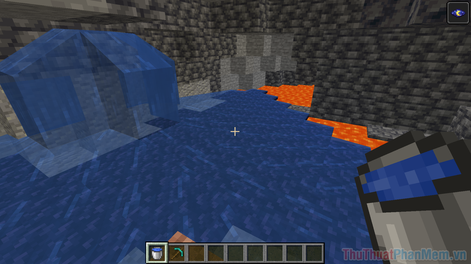 Bạn tìm đến một hồ dung nham và đổ nước lên nó, sẽ tạo được một vùng để khai thác Obsidian