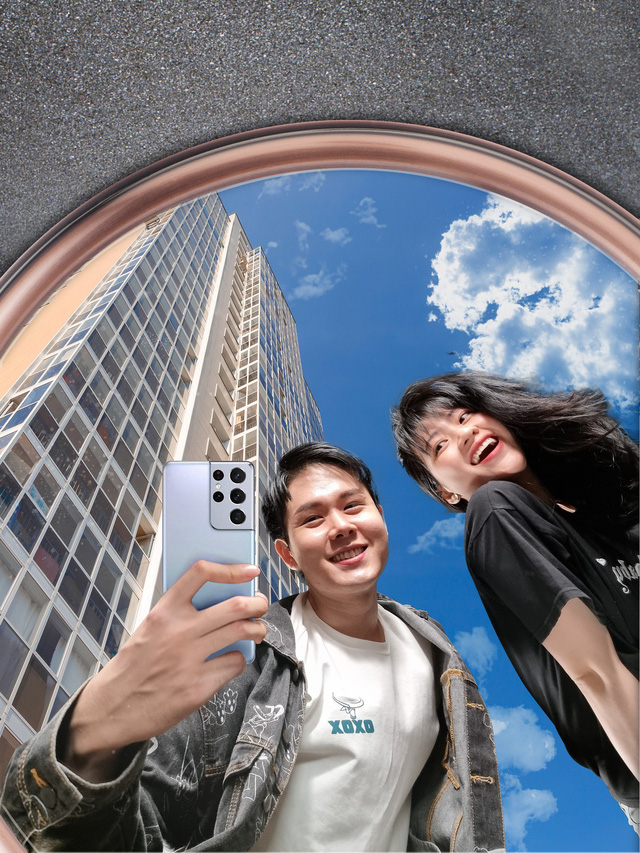 Cách tạo dáng selfie với bầu trời qua gương