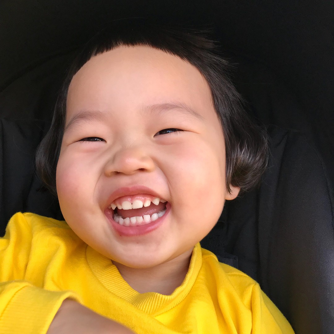 Hình ảnh em bé Hàn Quốc bụ bẫm, đáng yêu