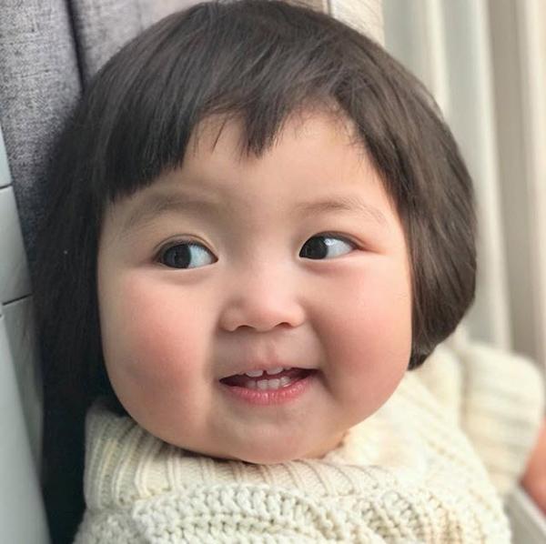 Hình ảnh em bé Hàn Quốc đáng yêu