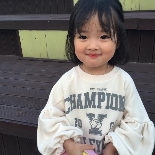 Hình ảnh em bé Hàn Quốc đáng yêu