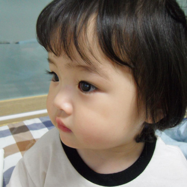 Hình ảnh em bé Hàn Quốc đẹp