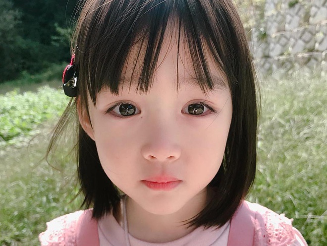 Hình ảnh em bé Hàn Quốc hồn nhiên