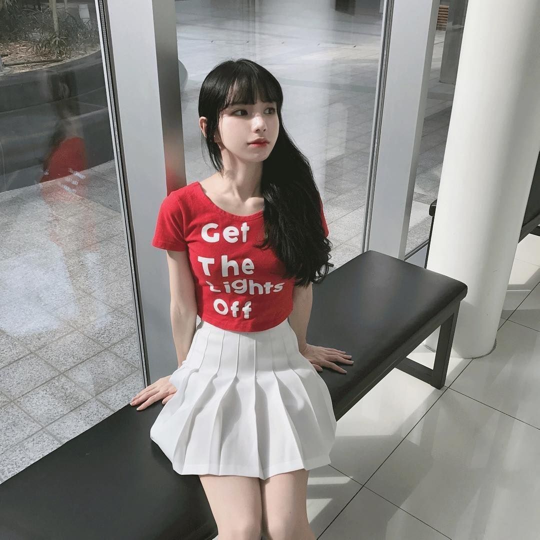 Hình ảnh gái xinh Hàn Quốc mặc váy ngắn đẹp nhất