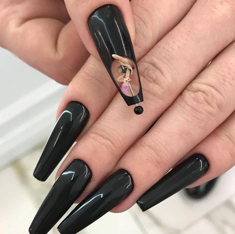 Mẫu nail đen nhọn độc đáo