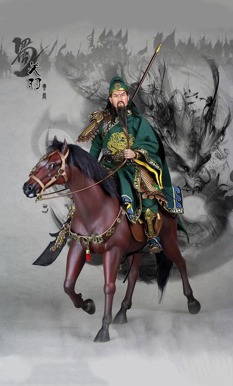 Một bức ảnh quay lưng của Quan Vũ trên lưng ngựa
