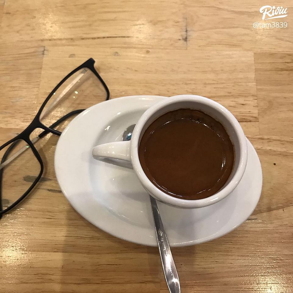 Hình ảnh uống Cafe sống ảo một mình