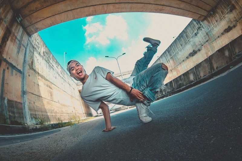 Hình ảnh đẹp nhảy hip-hop trên đường phố