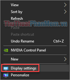 Click chuột phải ở một khoảng trống trên màn hình chính, chọn Display settings