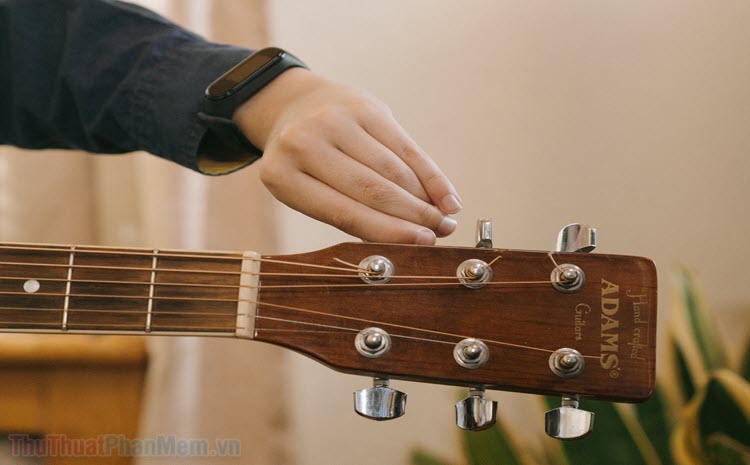 Cách chỉnh dây đàn guitar đơn giản cho người mới