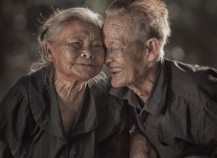 Hình ảnh đẹp về đôi vợ chồng già