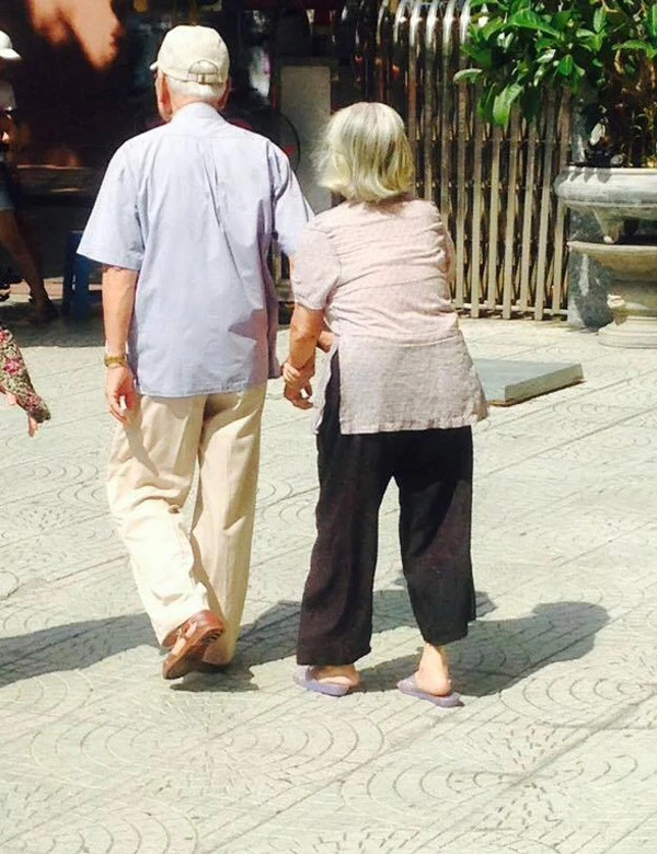 Hình vợ chồng già hạnh phúc