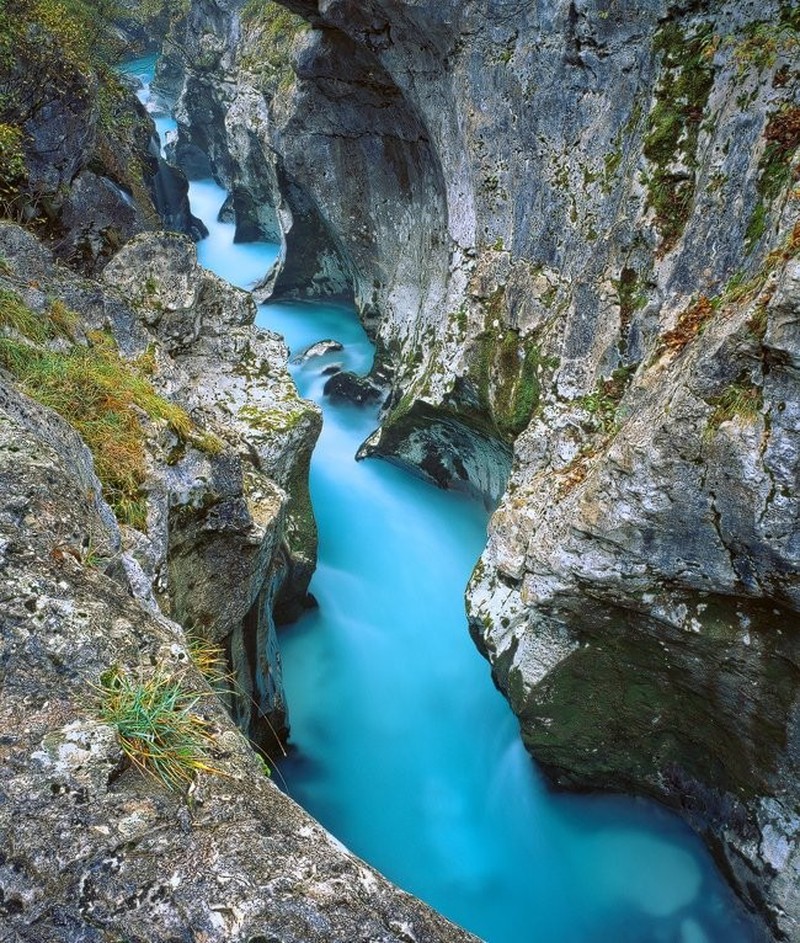 Hình ảnh dòng sông màu xanh đẹp mê hồn