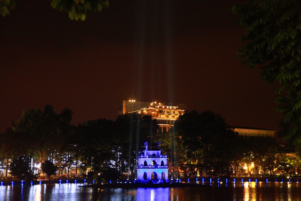 Ảnh Hồ Hoàn Kiếm về đêm
