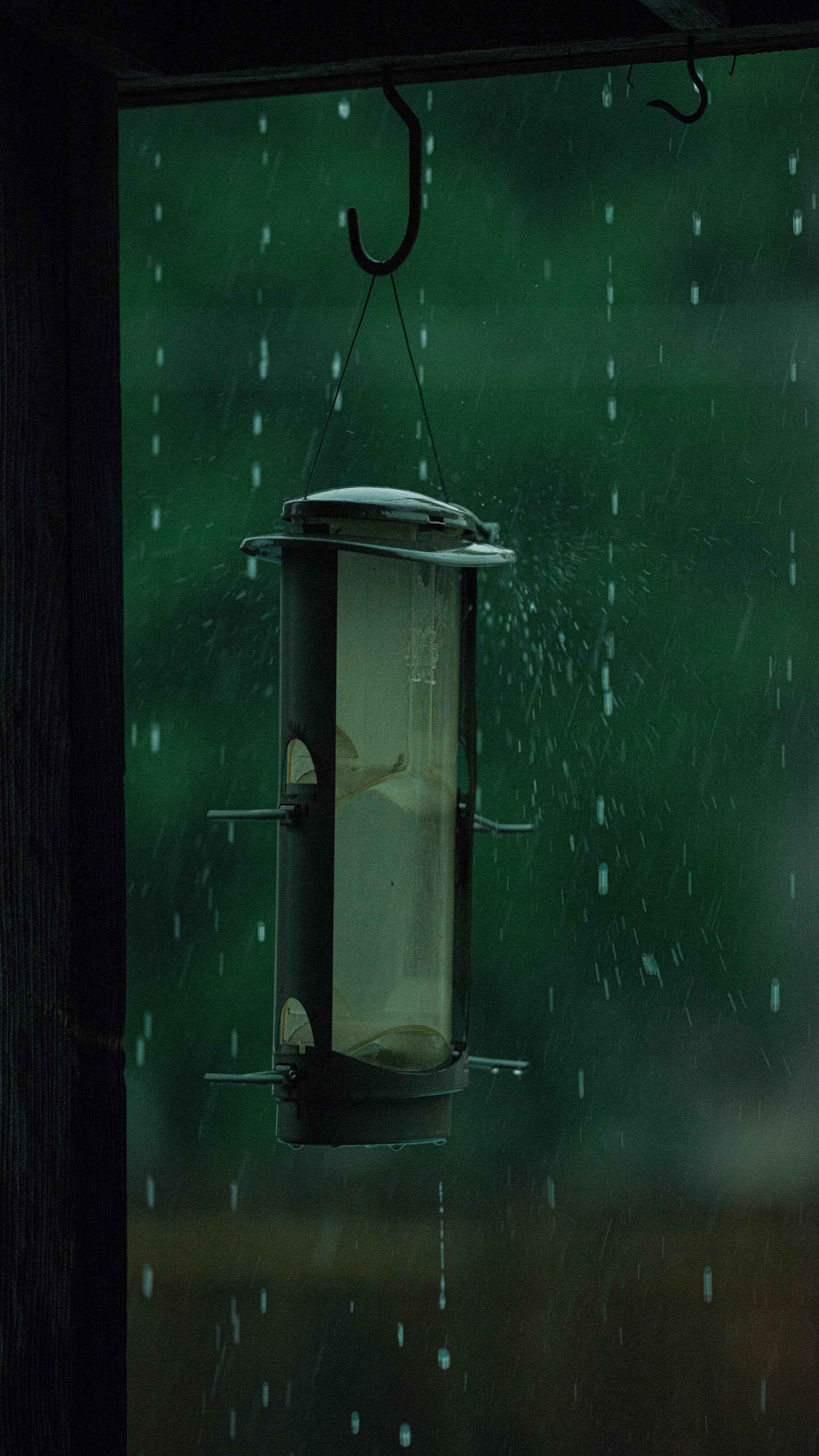 Bộ sưu tập hình nền mưa buồn đầy cảm xúc và độ phân giải 4K vượt trội