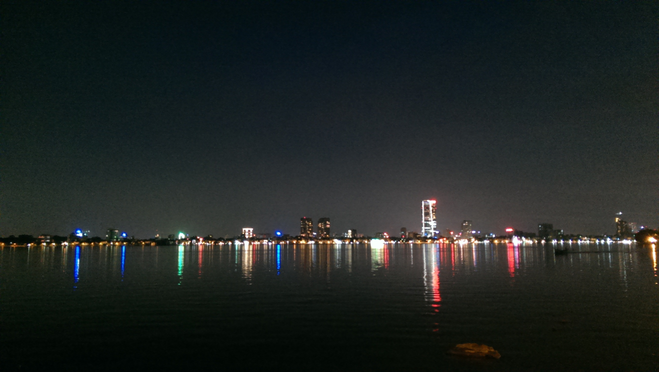 Hình ảnh đẹp về đêm Hồ Tây