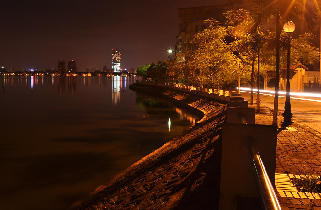 Hình ảnh về đêm tại Hồ Tây