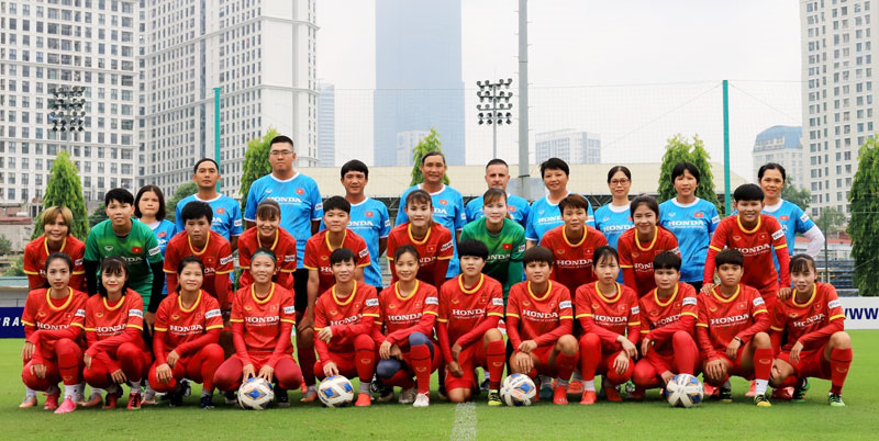 Ảnh chụp team tuyển chọn đá bóng phái nữ Việt Nam