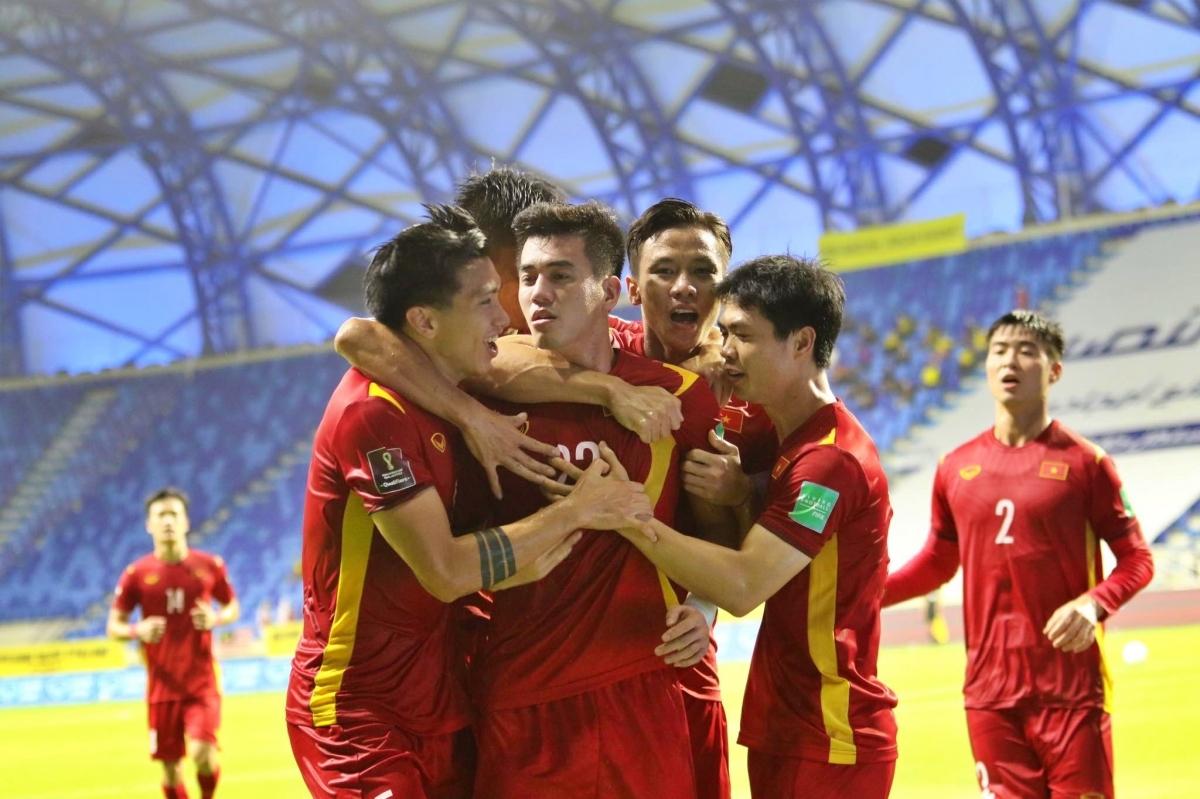 Hình hình ảnh team tuyển chọn nước Việt Nam ăn mừng bàn thắng