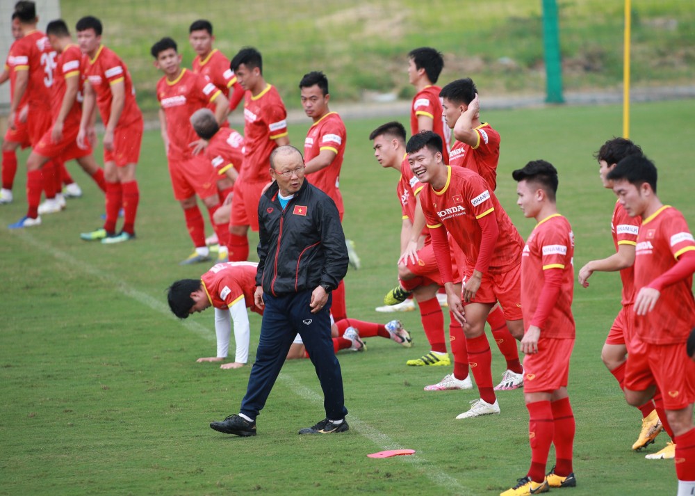 Hình ảnh đội tuyển Việt Nam và huấn luyện viên Park