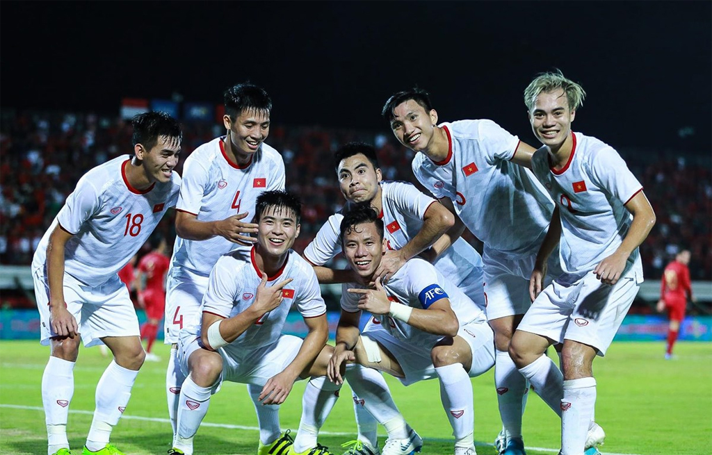 Hình ảnh đội tuyển Việt Nam vui mừng