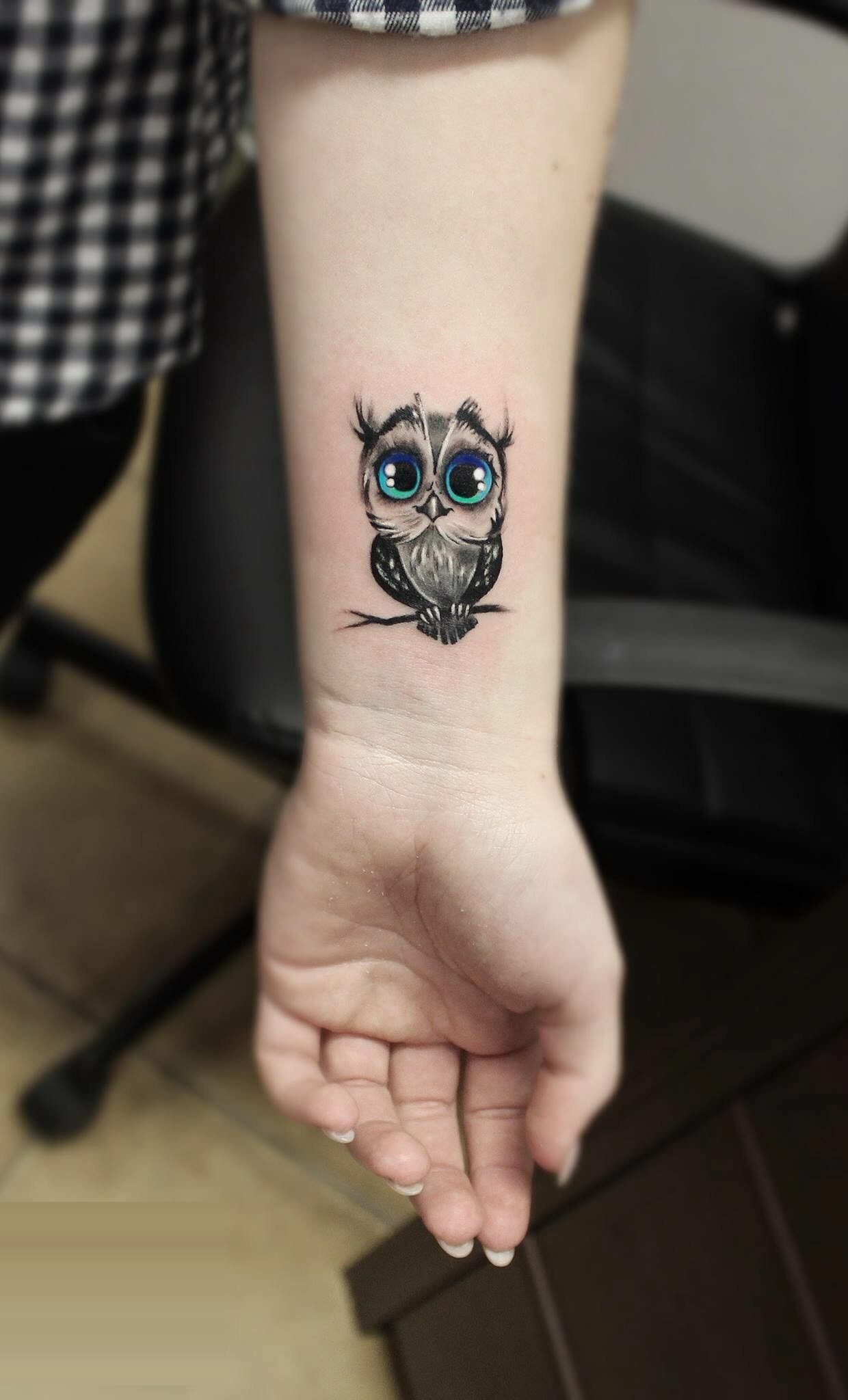 Tattoo mini Cú mèo ở cổ tay