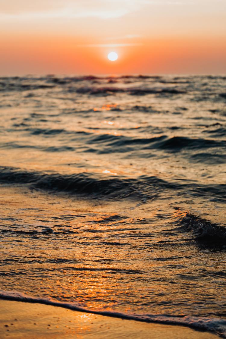 Ảnh nền Mặt Trời lặn trên biển đẹp