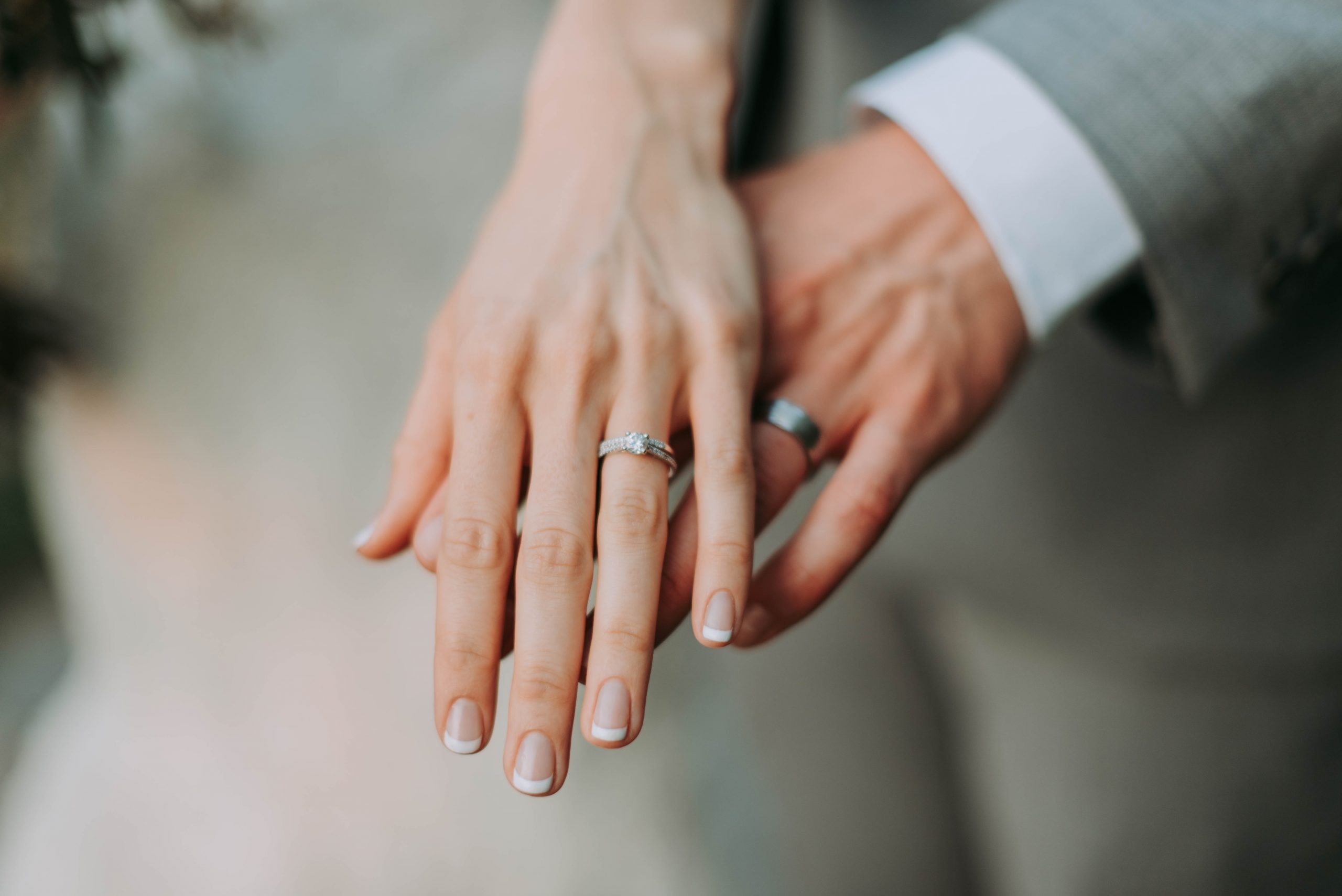 Lễ đính hôn có trao nhẫn không và những điều cần biết
