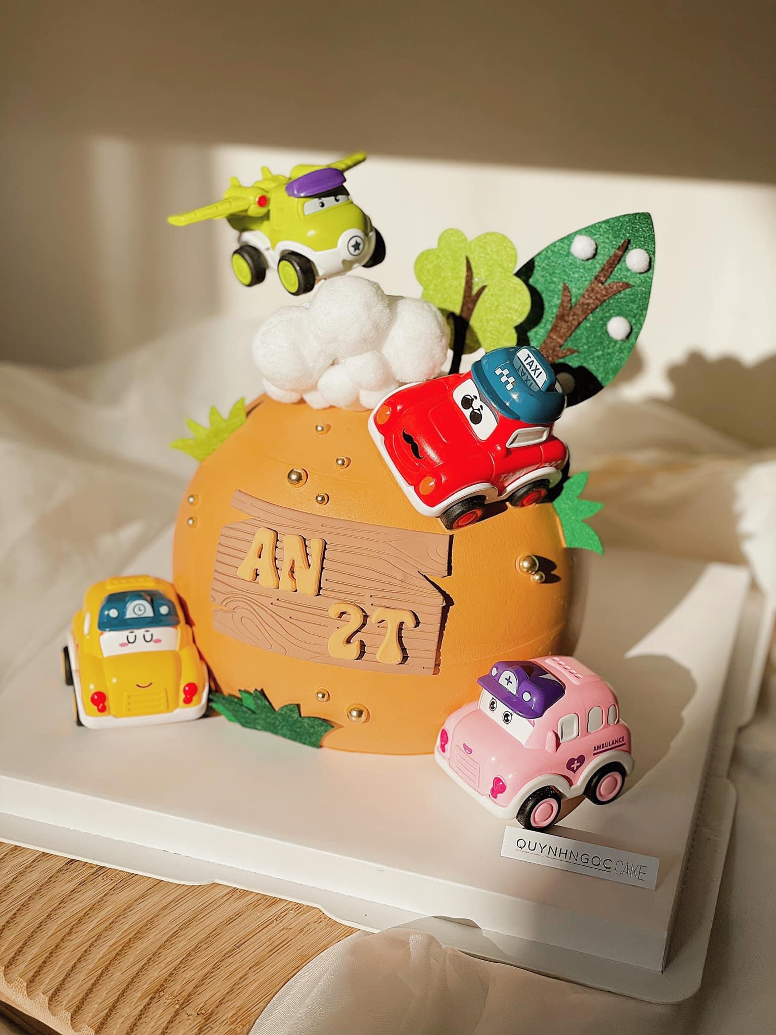 Bánh sinh nhật hình ô tô đáng yêu