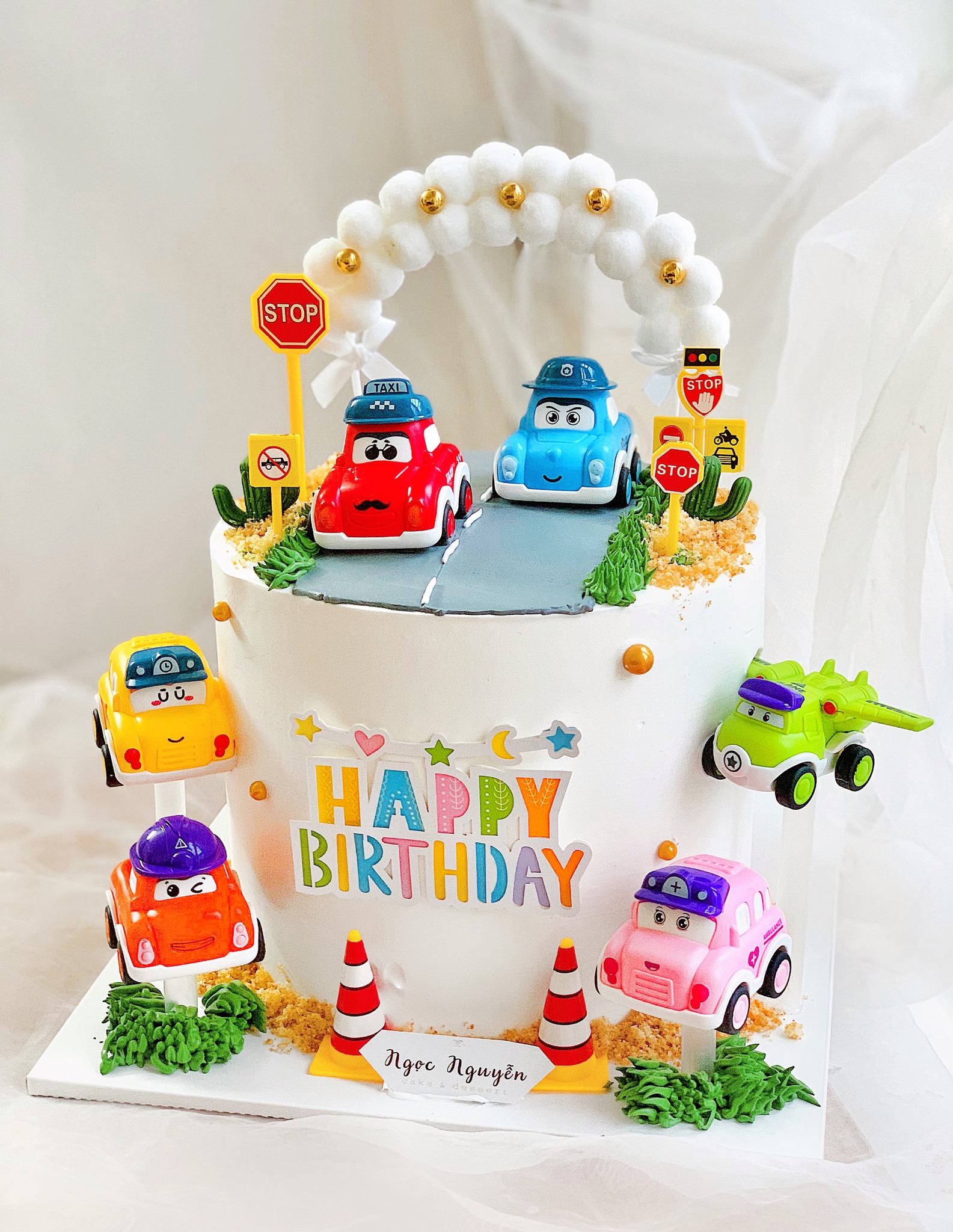 Bánh sinh nhật tạo hình 3d ngôi nhà và xe ô tô màu trắng đẹp độc đáo | Bánh  Kem Ngộ Nghĩnh