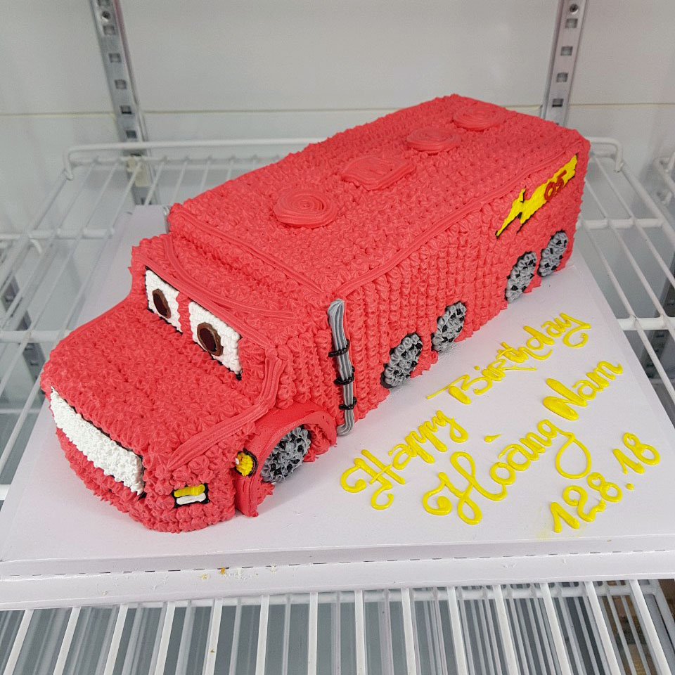 Mẫu bánh sinh nhật hình ô tô đỏ