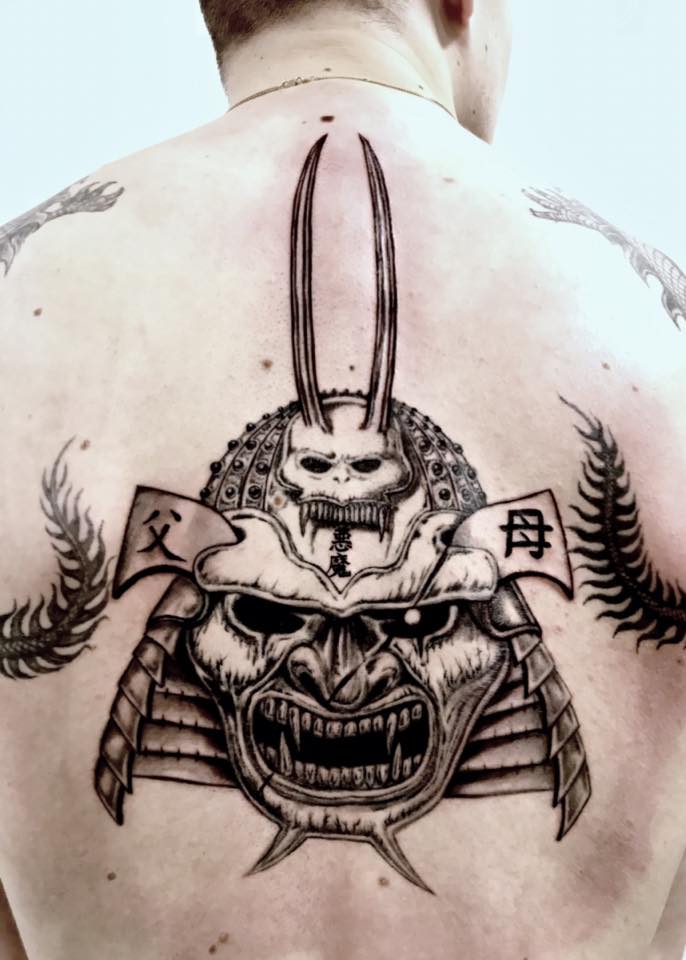 Mẫu hình xăm sống lưng Samurai mặt mũi quỷ